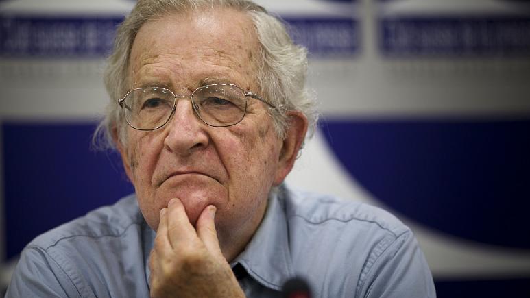 Noam Chomsky: ABD, Trump'ın yanlış kararları nedeniyle felakete koşuyor