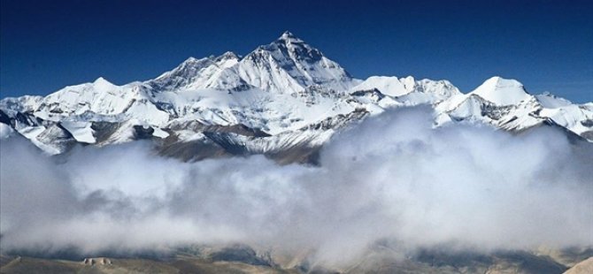 Everest'in Yüksekliğini Ölçecek Çin Ekibi Zirveye Ulaştı