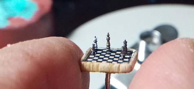 Mikro heykeltıraştan mercimek büyüklüğünde satranç takımı