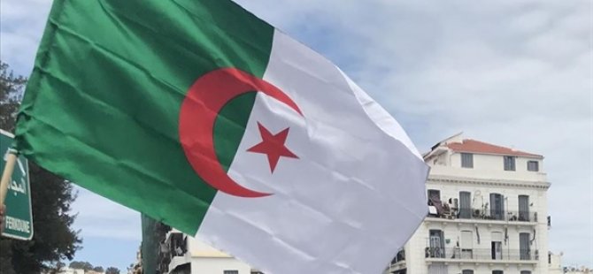 "Cezayir, hafter ve müttefiklerinin kahire bildirgesi'ni memnuniyetle karşıladı"