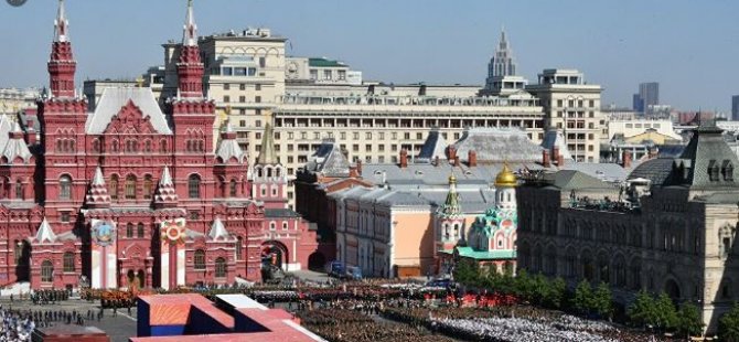 Moskova’da pandemi nedeniyle mayısta düzenlenemeyen Zafer Günü geçidi bugün yapılıyor