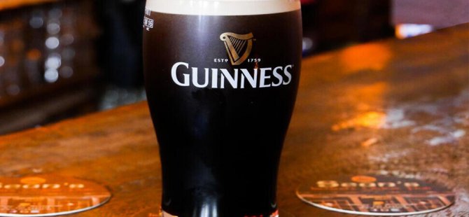 Salgın döneminde elde kalan Guinness marka biraları Noel ağaçlarına gübre olacak