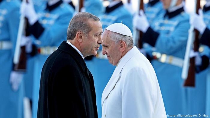 Papa'dan Ayasofya tepkisi: Büyük acı duyuyorum