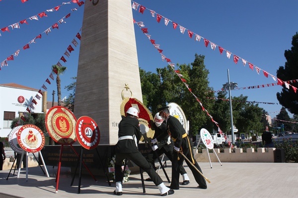 20 Temmuz Barış ve Özgürlük Bayramı… Lefkoşa Şehitler Anıtı Önünde Tören Düzenlendi