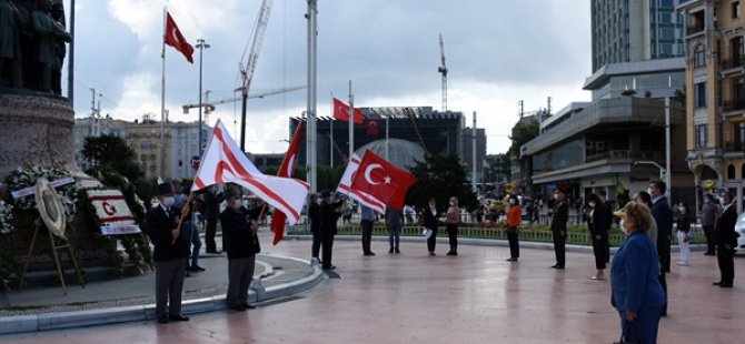 KKTC İstanbul Başkonsolosluğu Tarafından Taksim Cumhuriyet Anıtı'na Çelenk Bırakıldı