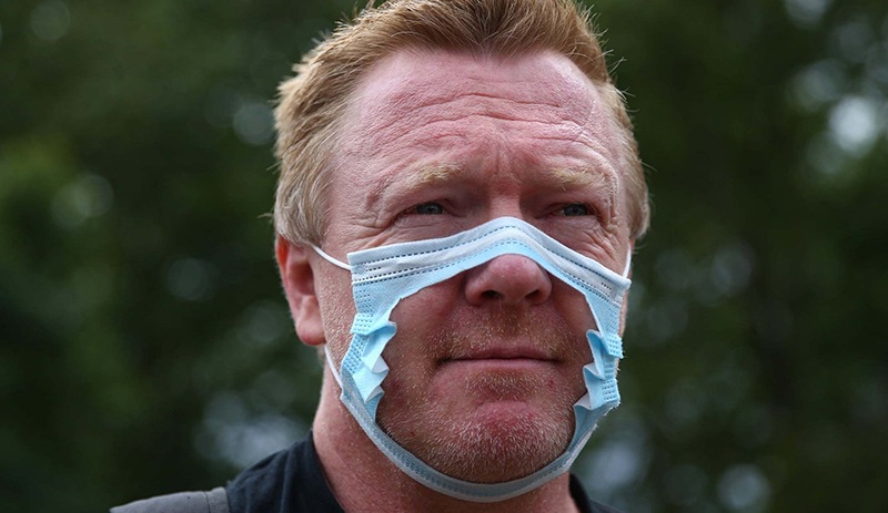İngiltere'de yüzlerce kişi maske zorunluluğunu protesto etti