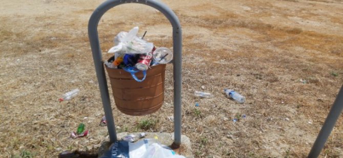 Güney Kıbrıs: Çöpten sebze meyve topluyorlar…“Utanmasınlar diye, karton kutulara sebze meyve koyup çöpün yanına bıraktık”
