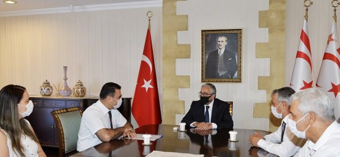 Cumhurbaşkanı Akıncı,Kuzey Kıbrıs Türk Kızılayı Genel Başkanlığı’na seçilen Sezai Sezen ve beraberindekileri kabul etti