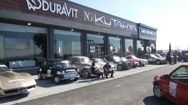 Kıbrıs’ın en büyük seramik showroom’u açıldı