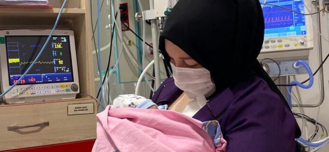 Antalya'da kadavradan rahim nakli yapılan kadın, bebeğini kucağına aldı
