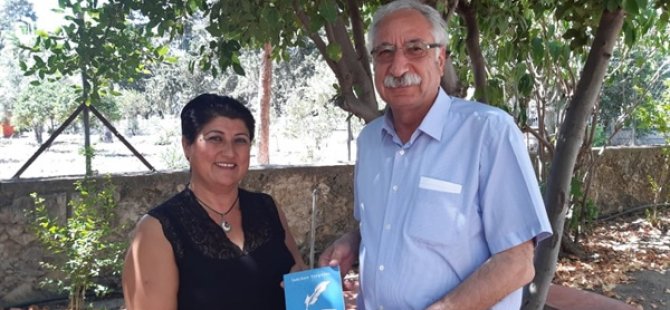 İsmihan Yorgancı “Toplu Oyunlarım 1” Adlı Kitabını Girne Belediye Başkanı Güngördü'ye Takdim Etti