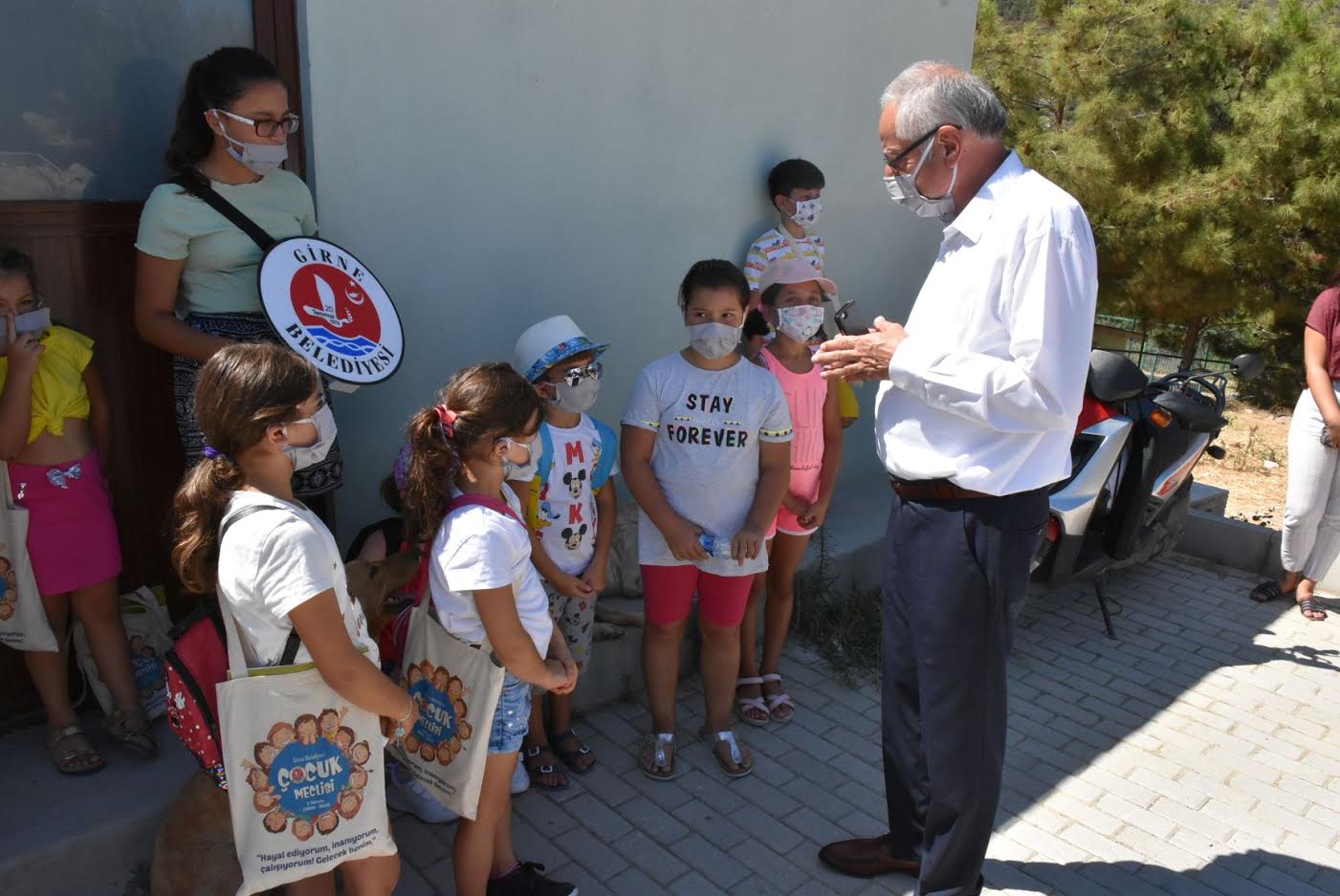 Girne Belediyesi Çocuk Meclisi Hayvan Barınağını Ziyaret Etti