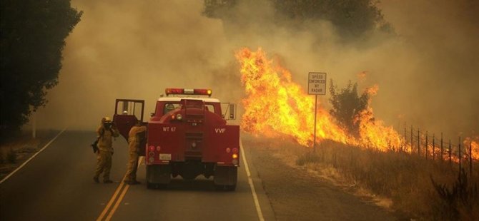 California, Kontrol Altına Alınamayan Yangınlarla Mücadele Ediyor