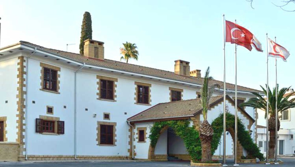 Otobüsler Güney Kıbrıs’ta Eğitim Gören Kıbrıslı Türk Öğrencileri Almak Üzere Ara Bölgeye Girebilecek