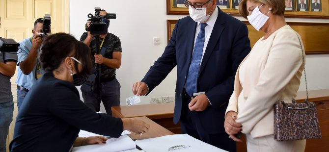 Cumhurbaşkanı ve bağımsız Cumhurbaşkanı adayı Mustafa Akıncı resmi adaylık başvurusunu bugün gerçekleştirdi.