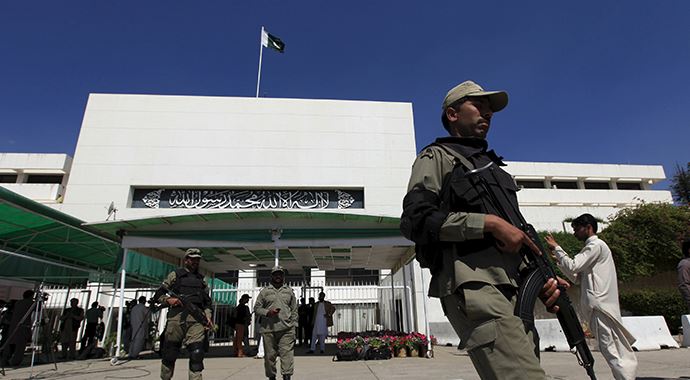 Pakistan'da silahlı saldırı: 20 can kaybı