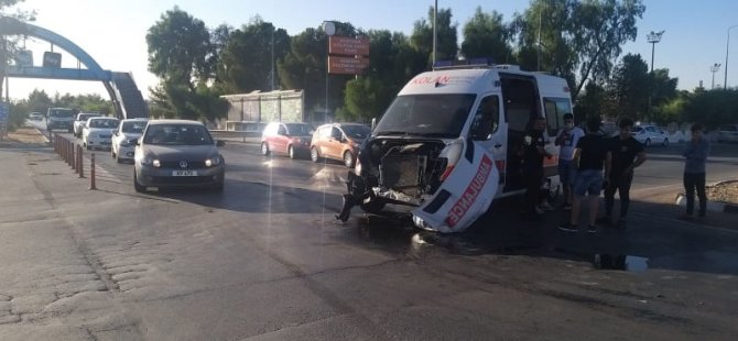 Lefkoşa'da Ambulans ve Kamyon çarpıştı