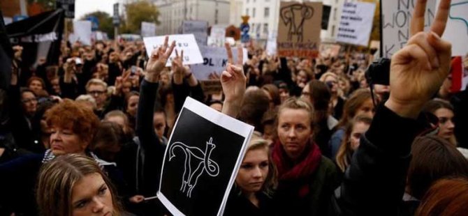 Polonya'da "Kürtaj Yasağı" Tartışması