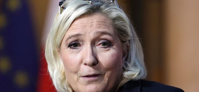 Fransa'da Aşırı Sağcı Le Pen'den "Başörtüsü Yasaklansın" Çağrısı