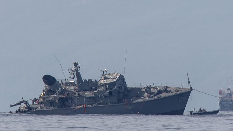Yunanistan'da konteyner ile savaş gemileri çarpıştı