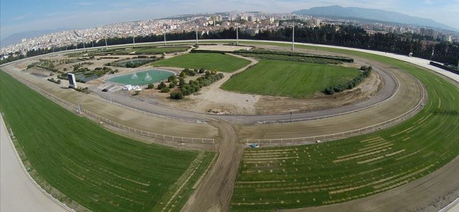 İzmir Şirinyer Hipodromu'nda Bugün Yapılacak At Yarışları Ertelendi