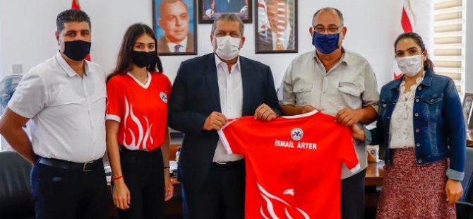 Erdem  Akademi Spor Derneği Gazimağusa Belediye Başkanı İsmail Arter’i Ziyaret Etti