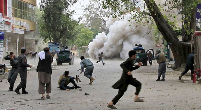 Afganistan'da taliban sivillere saldırdı