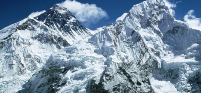 Everest’in zirvesinde mikroplastik bulundu