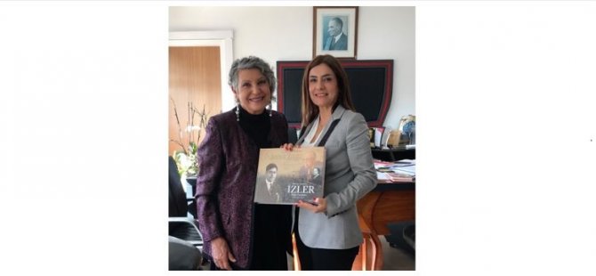 Sevil Emirzade, kitabını BRTK Müdürü Özkurt’a hediye etti