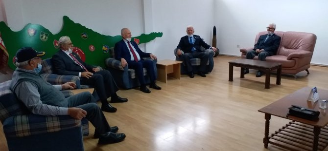 Zorlu Töre Kıbrıs Türk Mukavemet Teşkilatı Mücahitler Derneğini ziyaret etti.