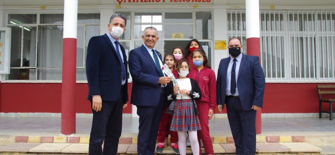 Çavuşoğlu, Girne Bölgesi Okullarını Ziyaret Etti
