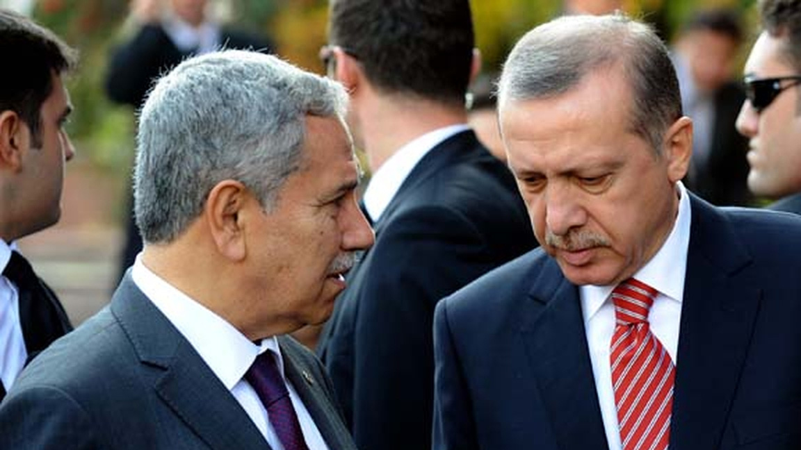 Karar yazarı Elif Çakır: Cumhurbaşkanı Erdoğan hakimlere Arınç talimatı verdi