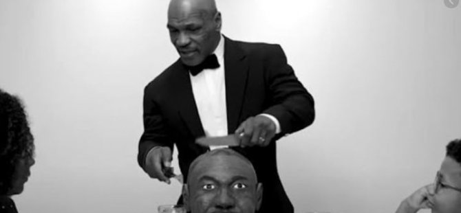 Mike Tyson 23 yıl sonra yine ‘rakibinin kulağı’nı ısırdı