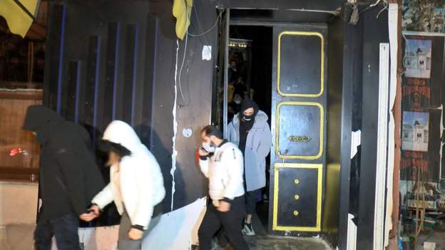 İstanbul- Beyoğlu'nda bir mekanda eğlenen 40 kişiye 120 bin TL ceza