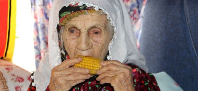 Η Emine Grandma, που νίκησε τον κοροναϊό σε ηλικία 101 ετών: Έβαλα τον ιό στο νοσοκομείο, ήρθα