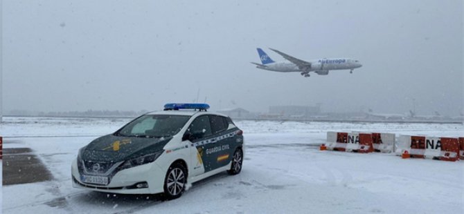 Εκατοντάδες επιβάτες κολλήθηκαν στο αεροδρόμιο στη Μαδρίτη λόγω χιονοθύελλας