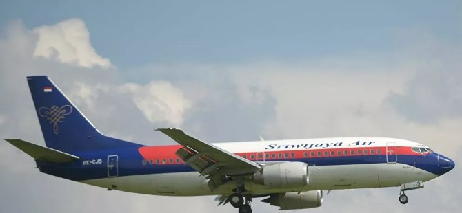 Endonezya’da irtibatın kesildiği yolcu uçağının denize düştüğü açıklandı