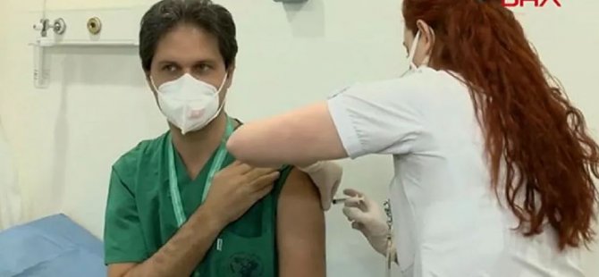 Sağlık çalışanlarına aşı yapılıyor