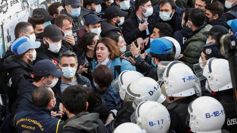 Kadıköy'de Boğaziçi Üniversitesi'ne rektör atanmasını protesto edenlerin eylemlerine katılan 4 kişi daha tutuklandı