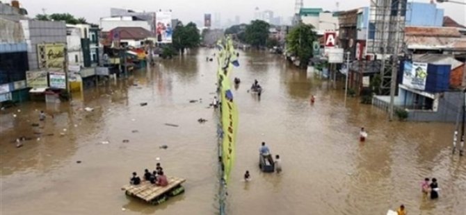 Endonezya'da Etkili Olan Yağışlar Nedeniyle 5 Bin 672 Ev Su Altında Kaldı
