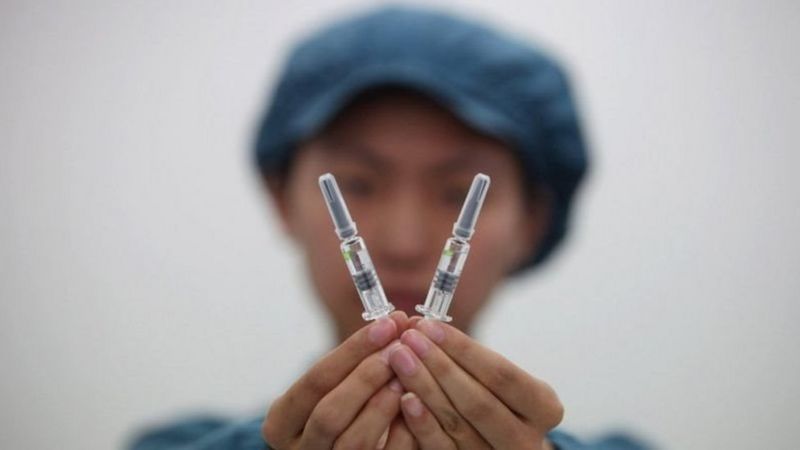 Covid aşısı: Çin'de tuzlu su ve maden suyu doldurulmuş şişeler aşı diye satıldı, 70 kişi gözaltında