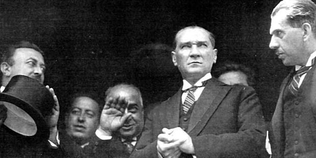 Atatürkçülük ile Atatürk İlke ve İnkilapları ders kitabından çıkarıldı