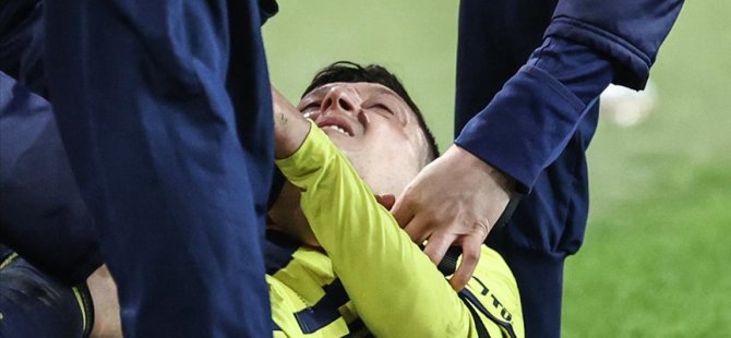 Mesut Özil'in ayak bileğinde kısmi yırtık ve ödem tespit edildi