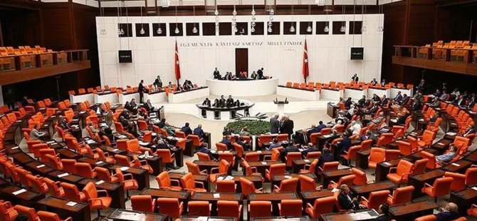 Το δικαίωμα μεταφοράς σε ξενοδοχεία στην Τουρκία που επέκριναν τον οργανισμό καταργήθηκε από το νομοσχέδιο