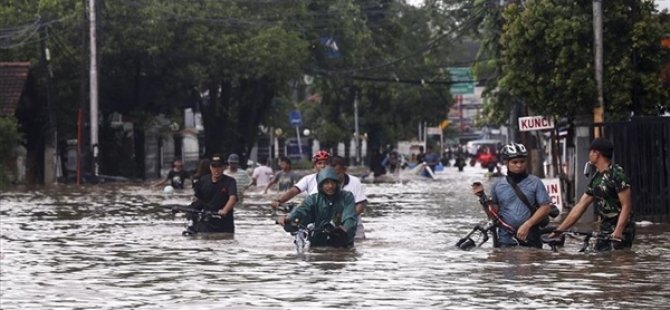 Ο αριθμός των θανάτων από πλημμύρες στην Ινδονησία αυξάνεται σε 181