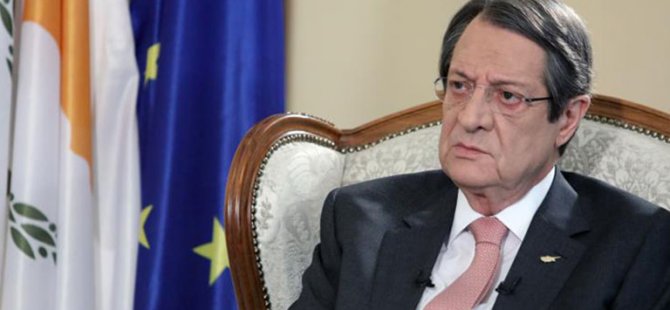 Kıbrıslı Rum Lider yeni bakanların yemin töreninde yatırım programı noksanlıklarından dolayı özür diledi
