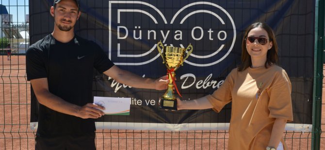 Dünya Oto Cup'ta Mustafa Zorba ve Oksana Piddubna şampiyon!