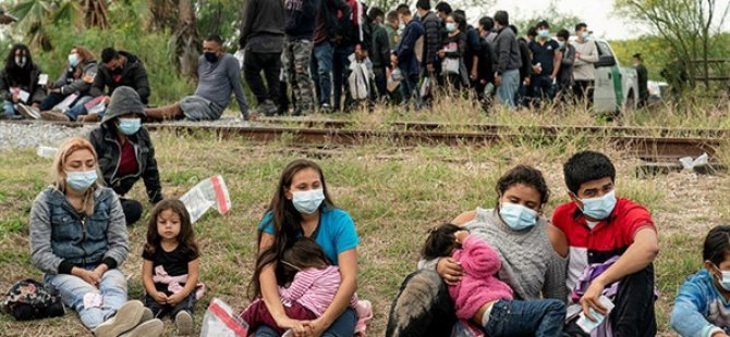 ABD'ye Gitmek İçin Yola Çıkan 2 Bin Göçmen Meksika'da Kayboldu
