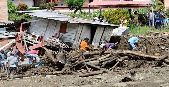 Doğa felaketleri son bulmuyor: Kolombiya'da sel ve toprak kayması, en az 64...