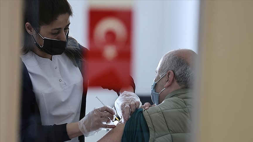 Türkiye: Kovid-19'la mücadelede ülke genelinde iki doz aşı yaptıranların sayısı 10 milyonu geçti